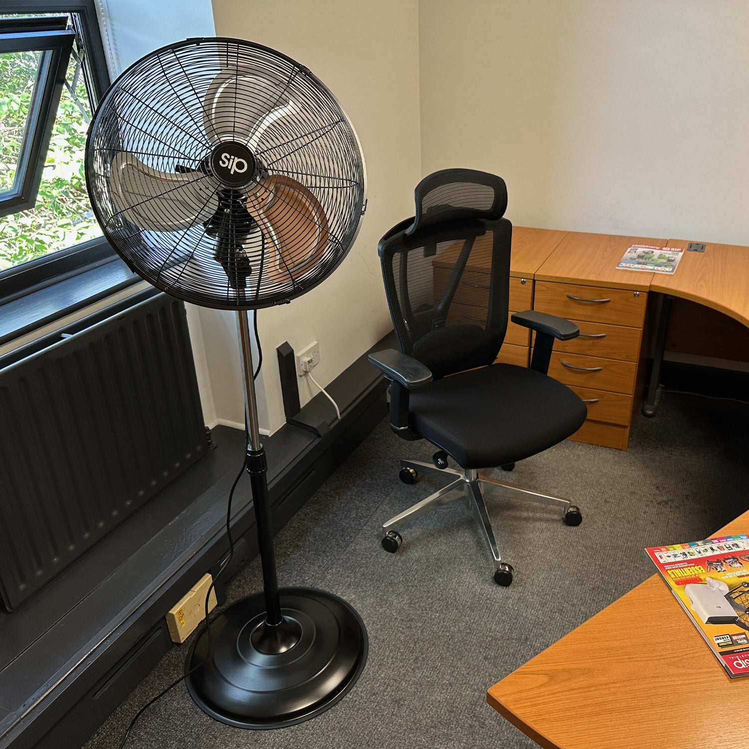 SIP 05633 18" Oscillating Pedestal Fan
