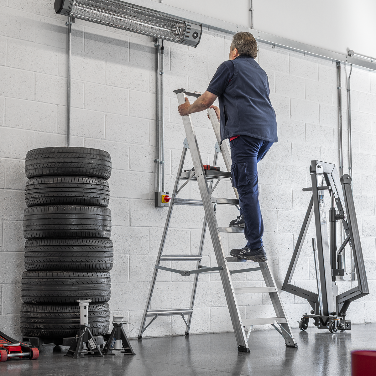 Sealey AXL6 Industrial Step Ladder 6-Tread Aluminium - EN 131