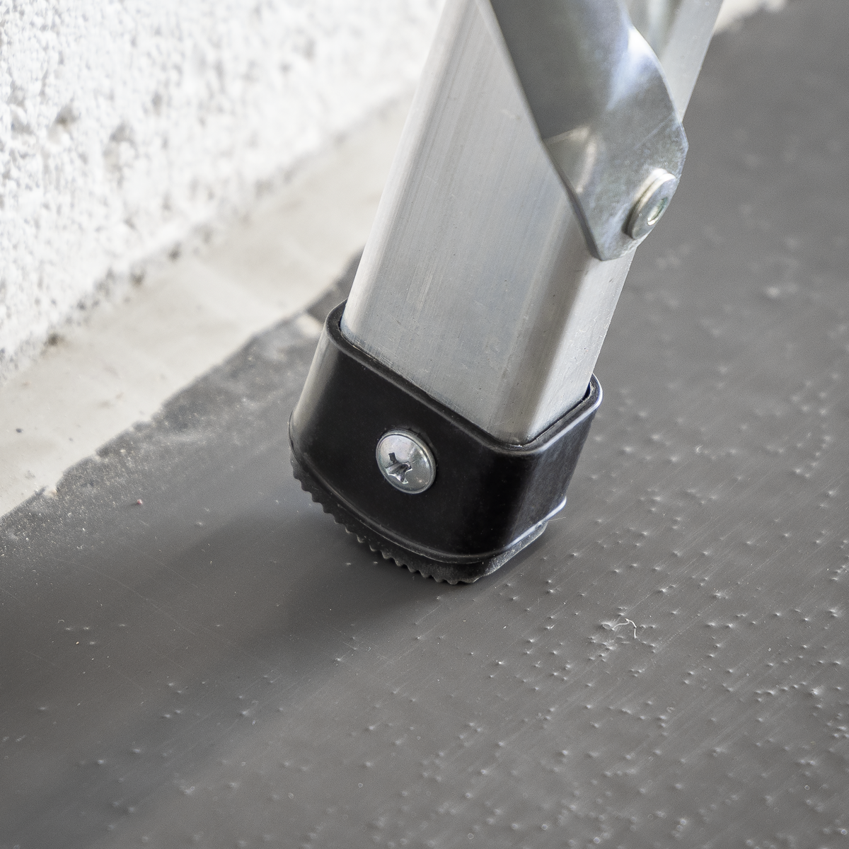 Sealey AXL8 Industrial Step Ladder 8-Tread Aluminium - EN 131