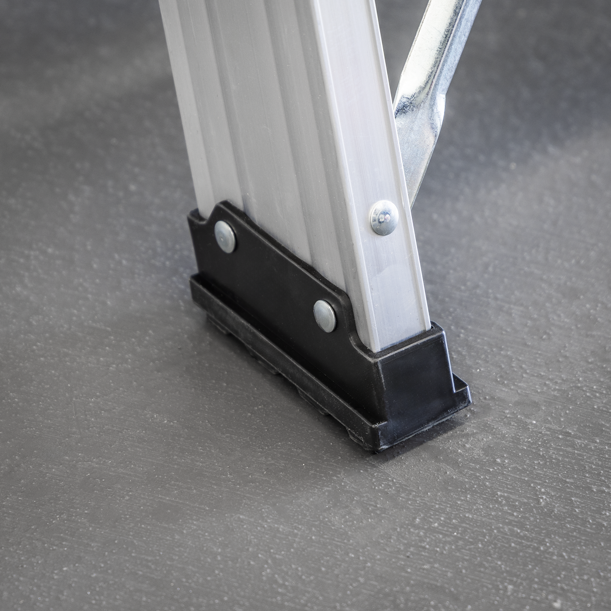 Sealey AXL8 Industrial Step Ladder 8-Tread Aluminium - EN 131