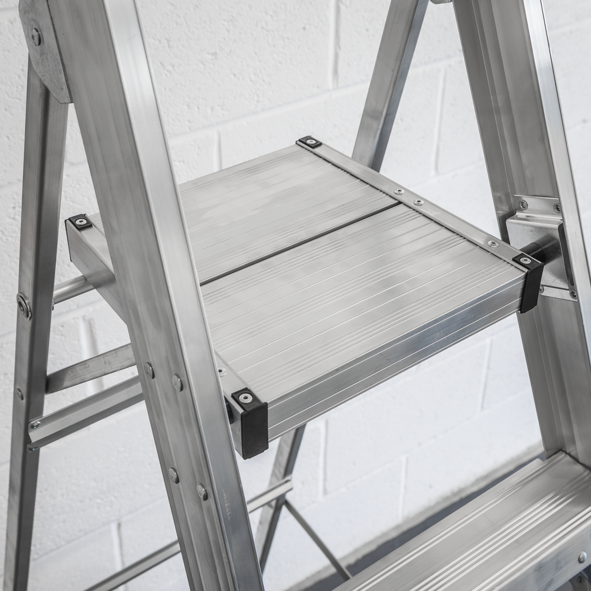 Sealey AXL8 Industrial Step Ladder 8-Tread Aluminium - EN 131