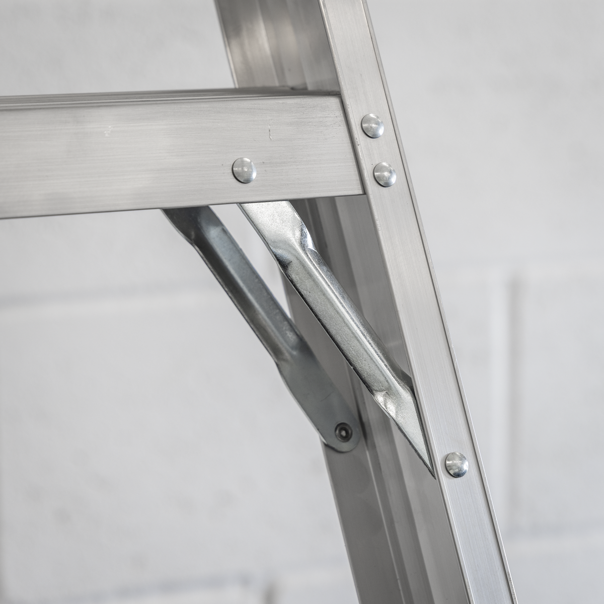 Sealey AXL8 Industrial Step Ladder 8-Tread Aluminium - EN 131