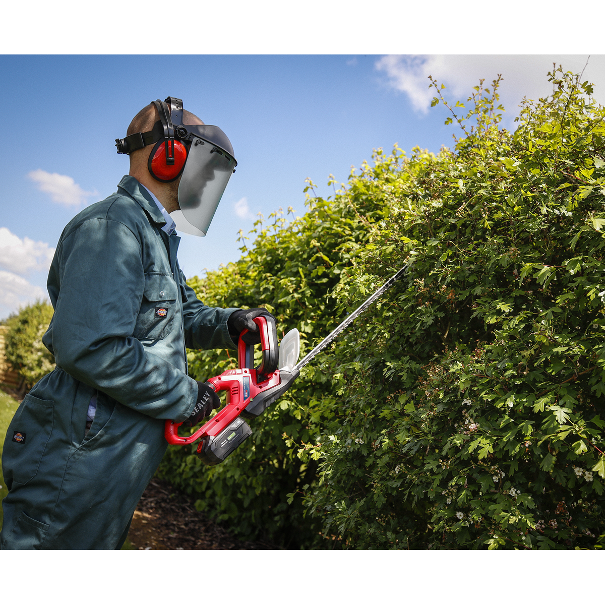 Sealey CHT20VCOMBO4 SV20 Series Cordless Hedge Trimmer 20V 4Ah with Battery & Charger