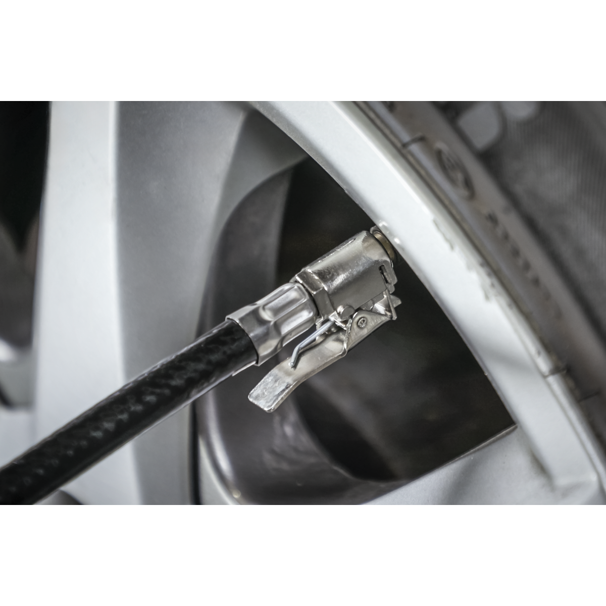 Sealey SA302 Tyre Inflator with Gauge