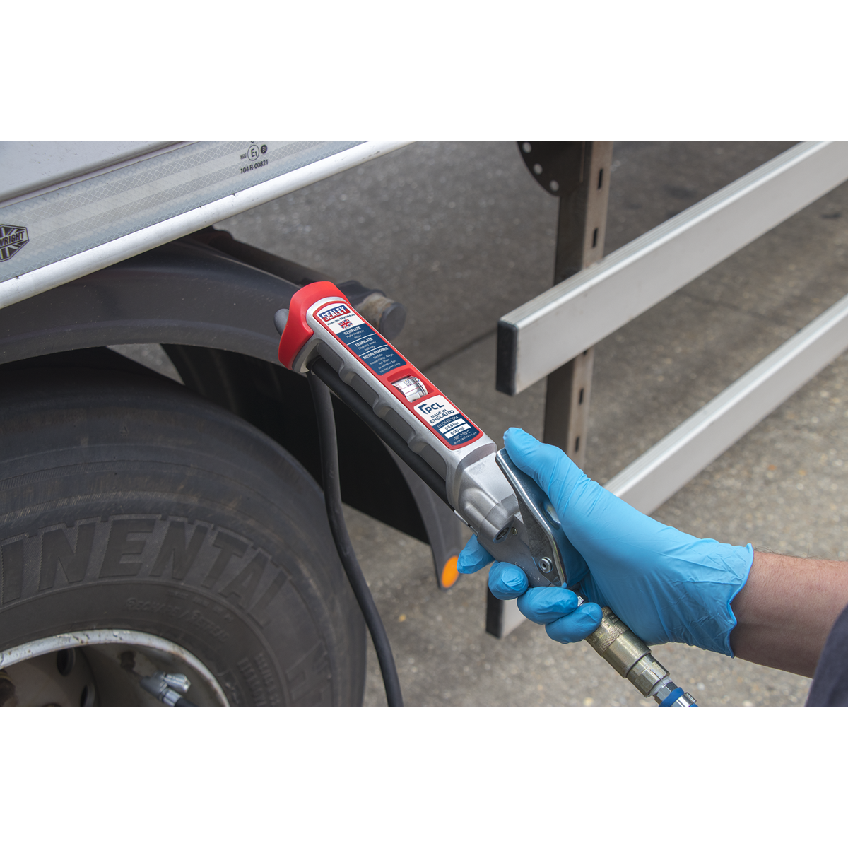 Sealey SA37/94 Professional Tyre Inflator with 2.5m Hose & Clip-On Connector