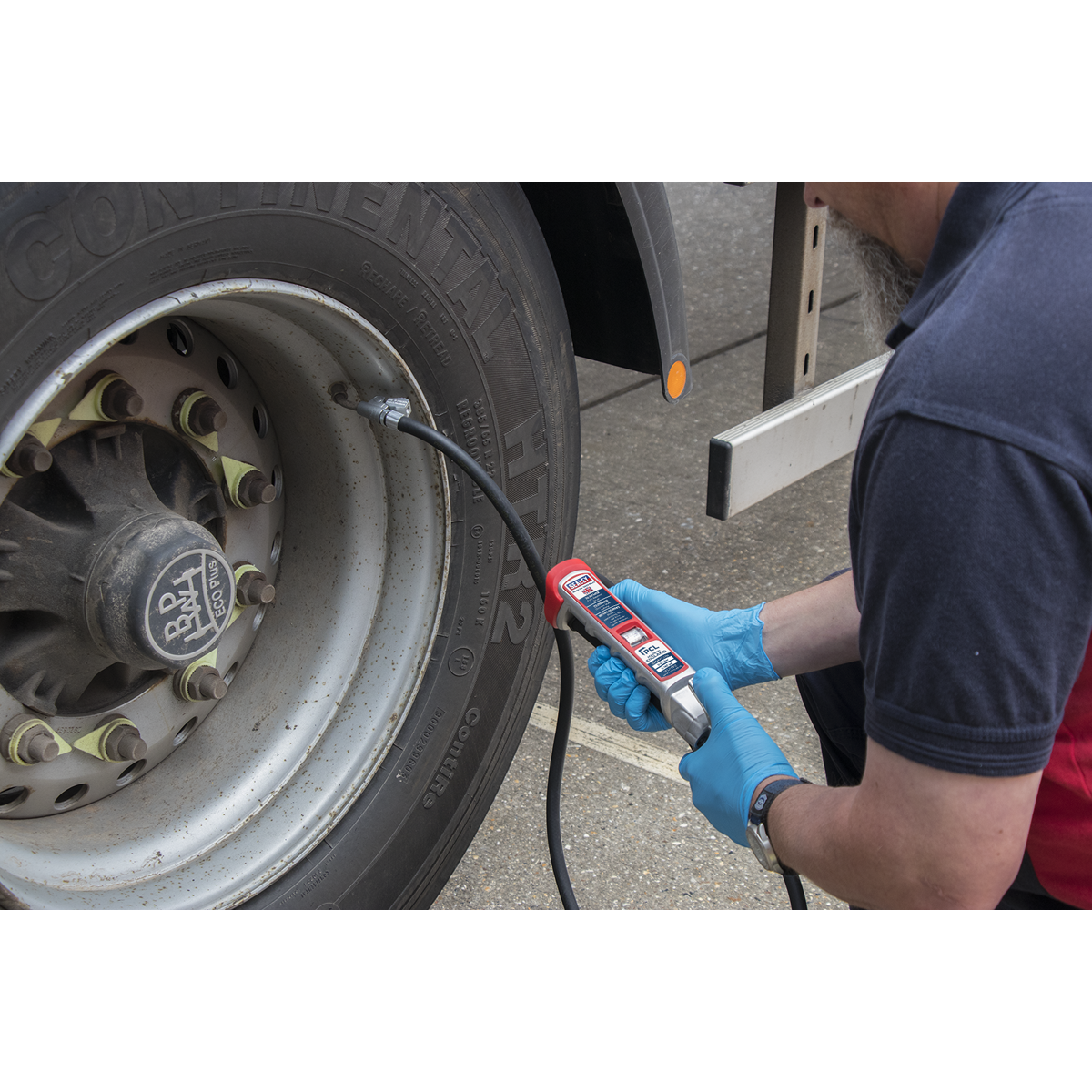Sealey SA37/94 Professional Tyre Inflator with 2.5m Hose & Clip-On Connector