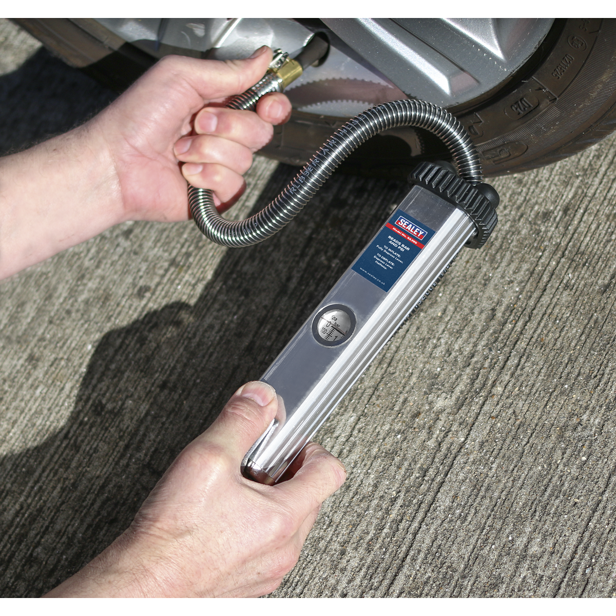 Sealey SA395 Tyre Inflator with Clip-On Connector