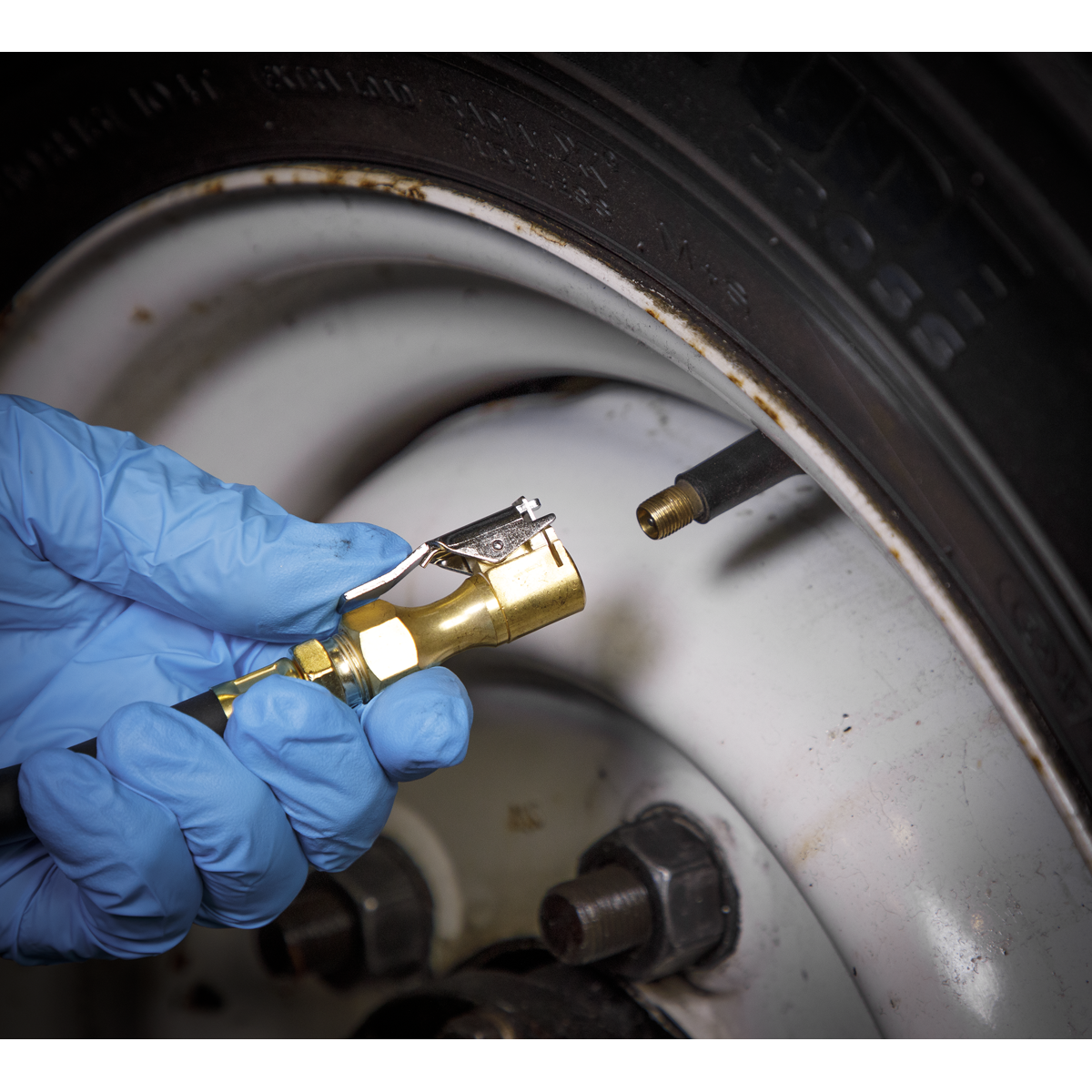 Sealey SA399 Tyre Inflator with Clip-On Connector