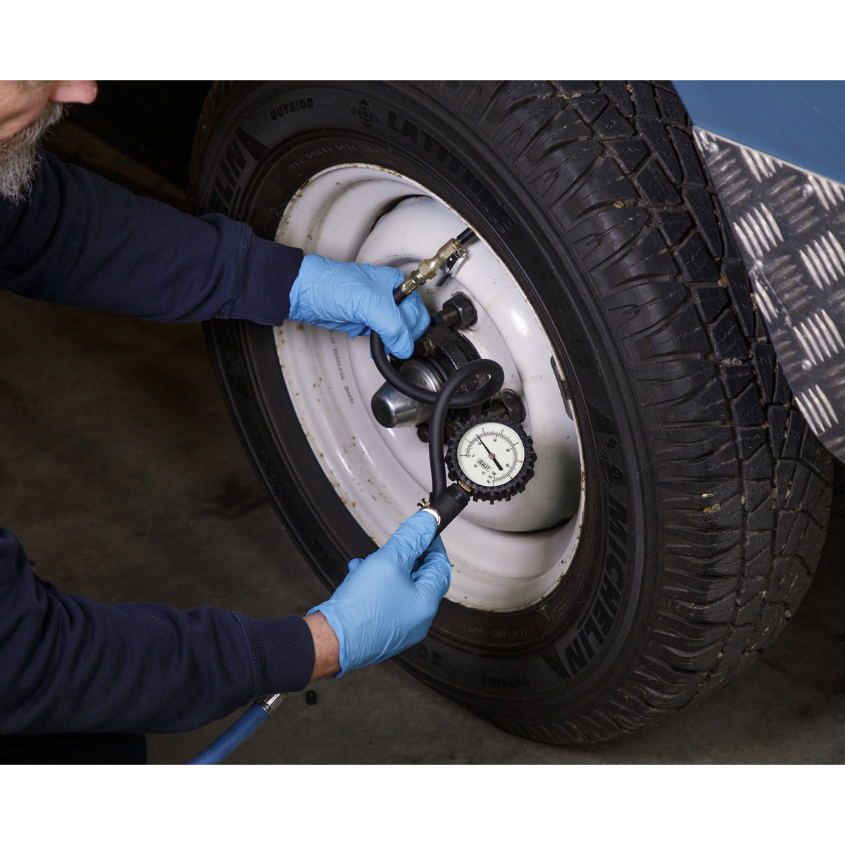 Sealey SA399 Tyre Inflator with Clip-On Connector