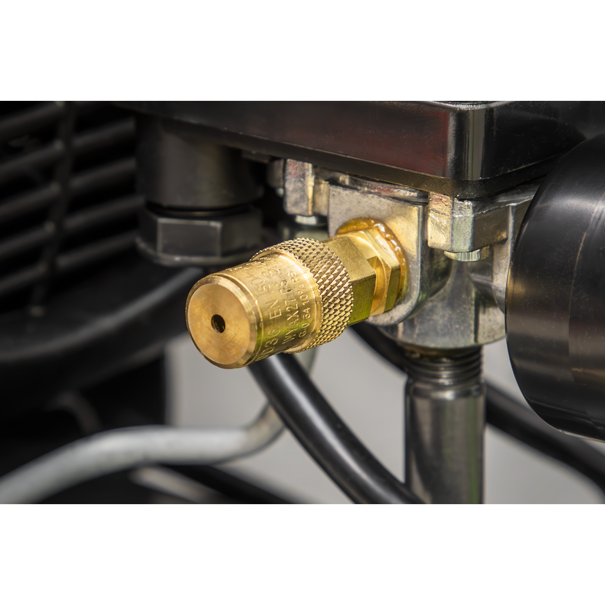 Sealey SAC2420EPK Air Compressor 24L Direct Drive 2hp with 4pc Air Accessory Kit