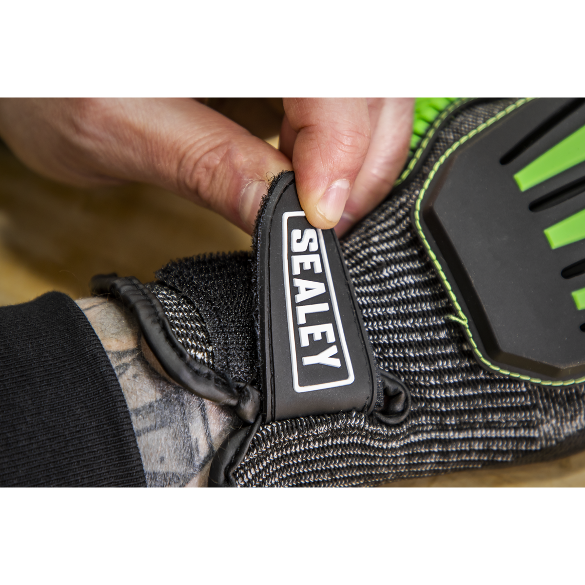 Sealey SSP39L Cut & Impact Resistant Gloves, Large - Pair