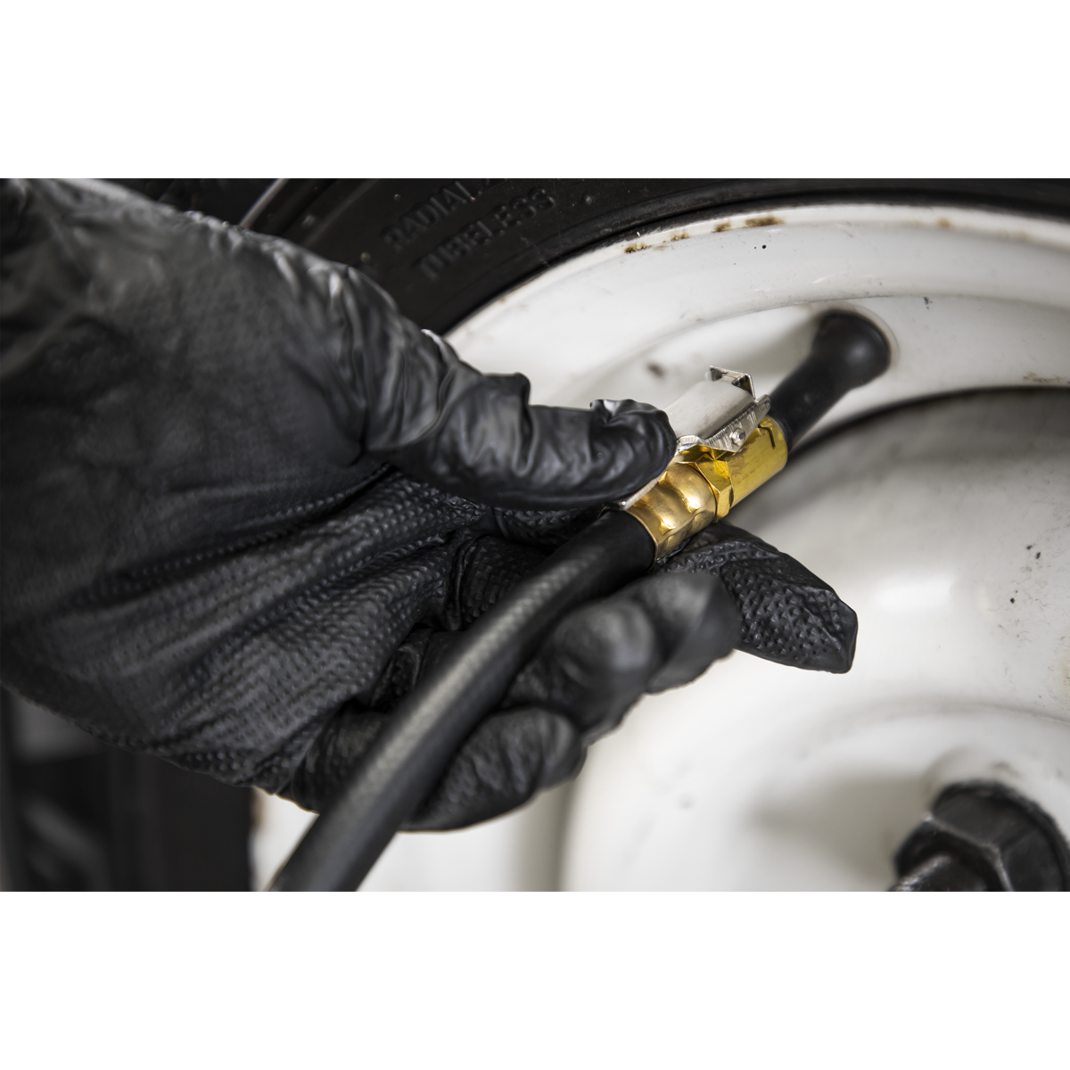 Sealey TST/PG6 Tyre Pressure Gauge with Clip-On Chuck 0-7bar(0-100psi)