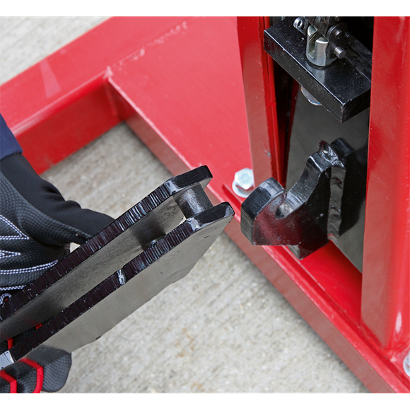 Sealey AVR1500FP Vehicle Lift 1.5tonne Air/Hydraulic with Foot Pedal
