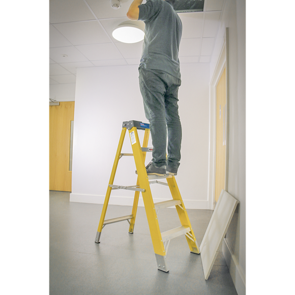 Sealey FSL5 Fibreglass Step Ladder 4-Tread EN 131