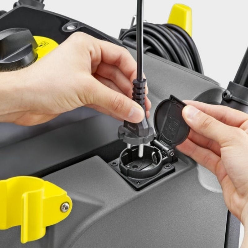 Karcher 1101123 Puzzi 30/4 Spray-Extraction Cleaner